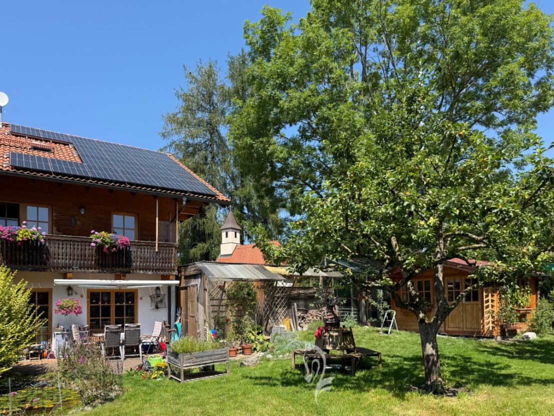 Blick auf das Haus aus dem Garten