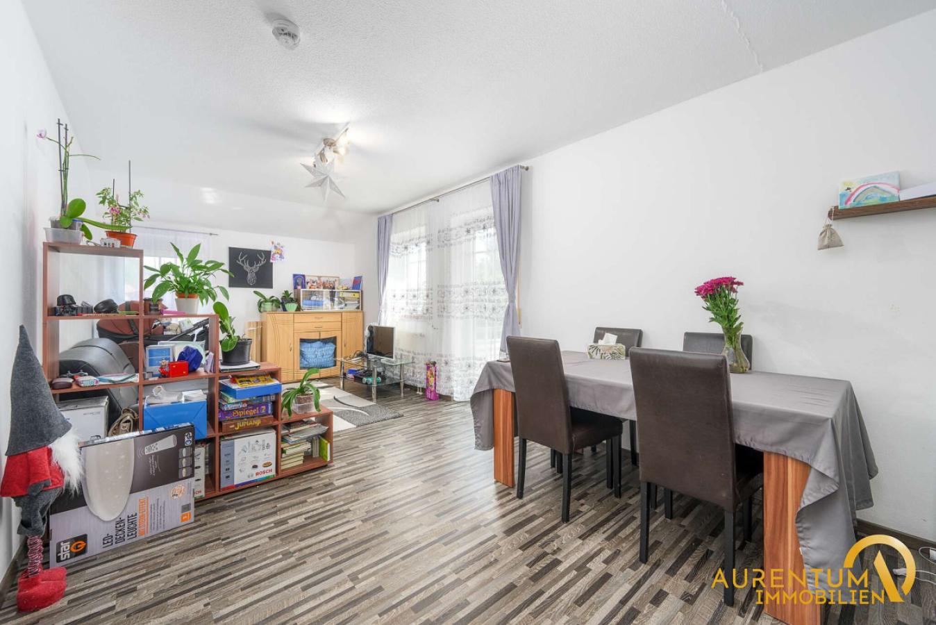 Wohnzimmer mit Essecke