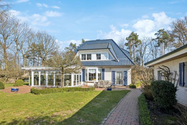 602691-B-backbonephoto-001