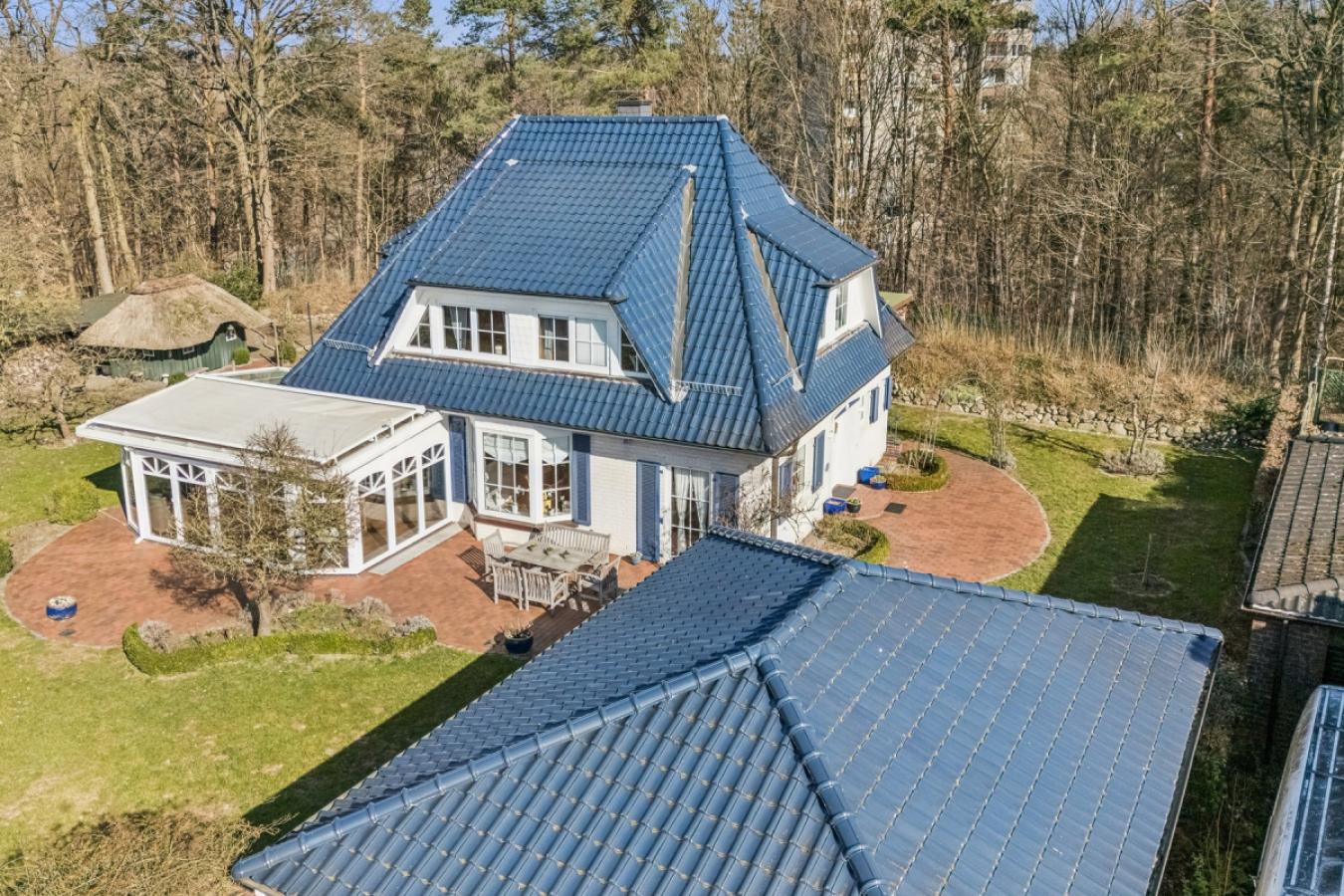 602691-A-backbonephoto-015