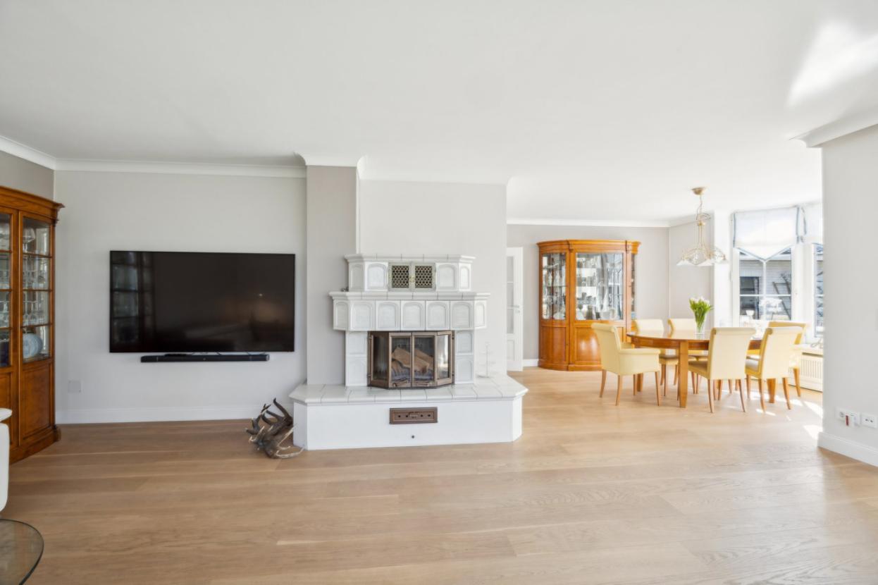 602691-B-backbonephoto-028