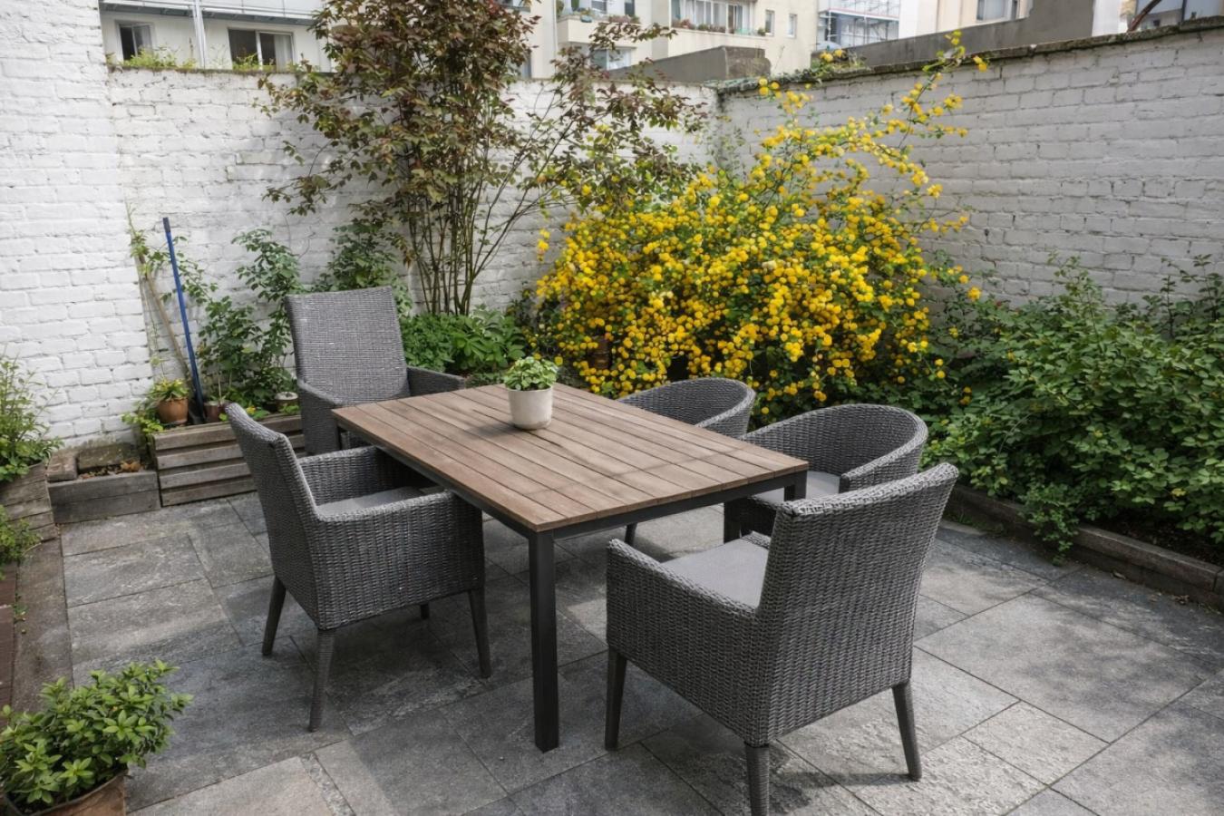 Garten ( Staged )
