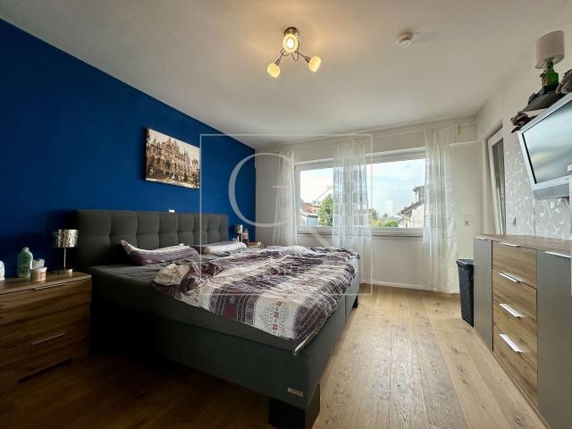 Schlafzimmer mit Balkon OG