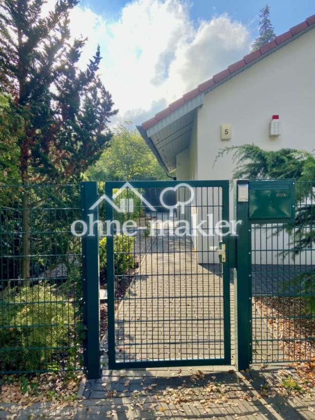 Hausseite li m. Eingangspforte