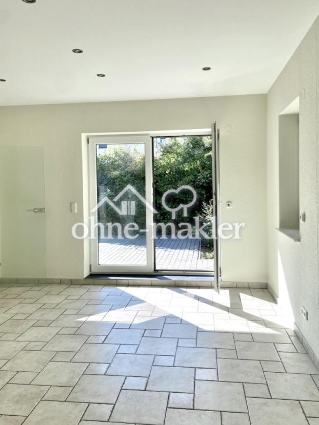 Blick von Küche zur Terrasse