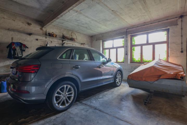 eine von 4 Garagen