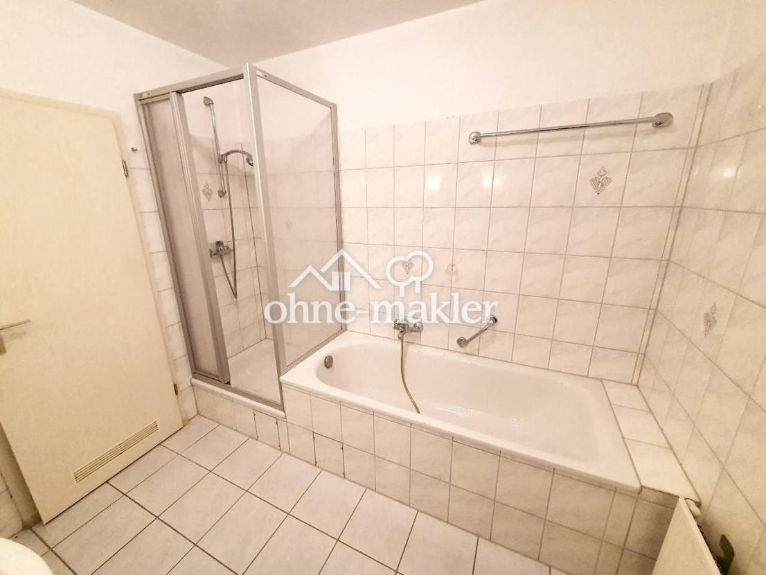 Vollbad mit Dusche, Wanne, WC