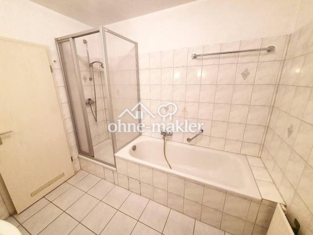 Vollbad mit Dusche, Wanne, WC