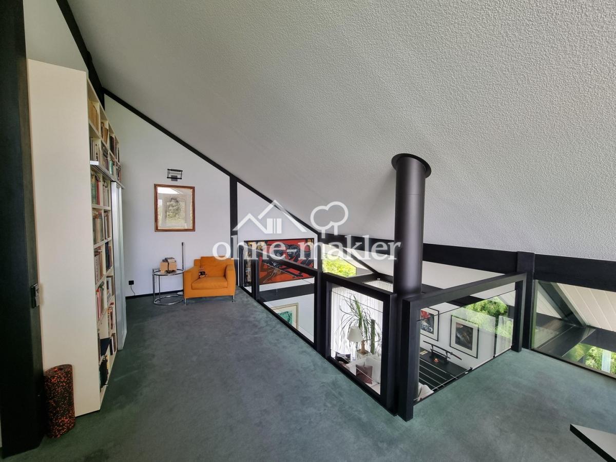 Galerie mit Arbeitsbereich
