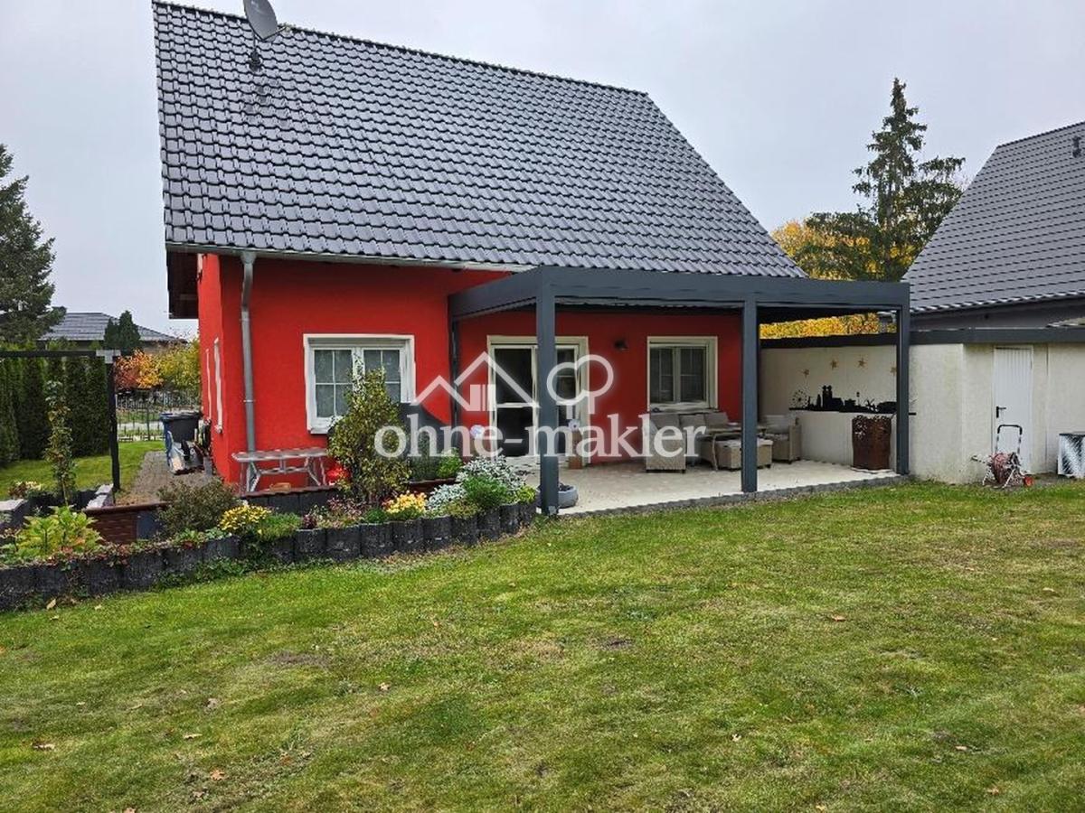 Hinteransicht mit Terrasse