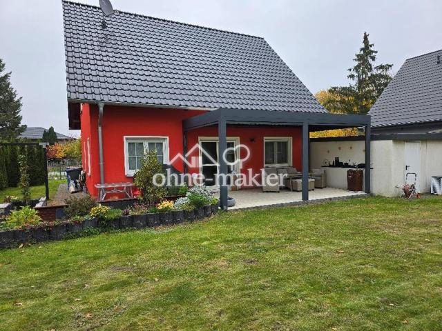 Hinteransicht mit Terrasse