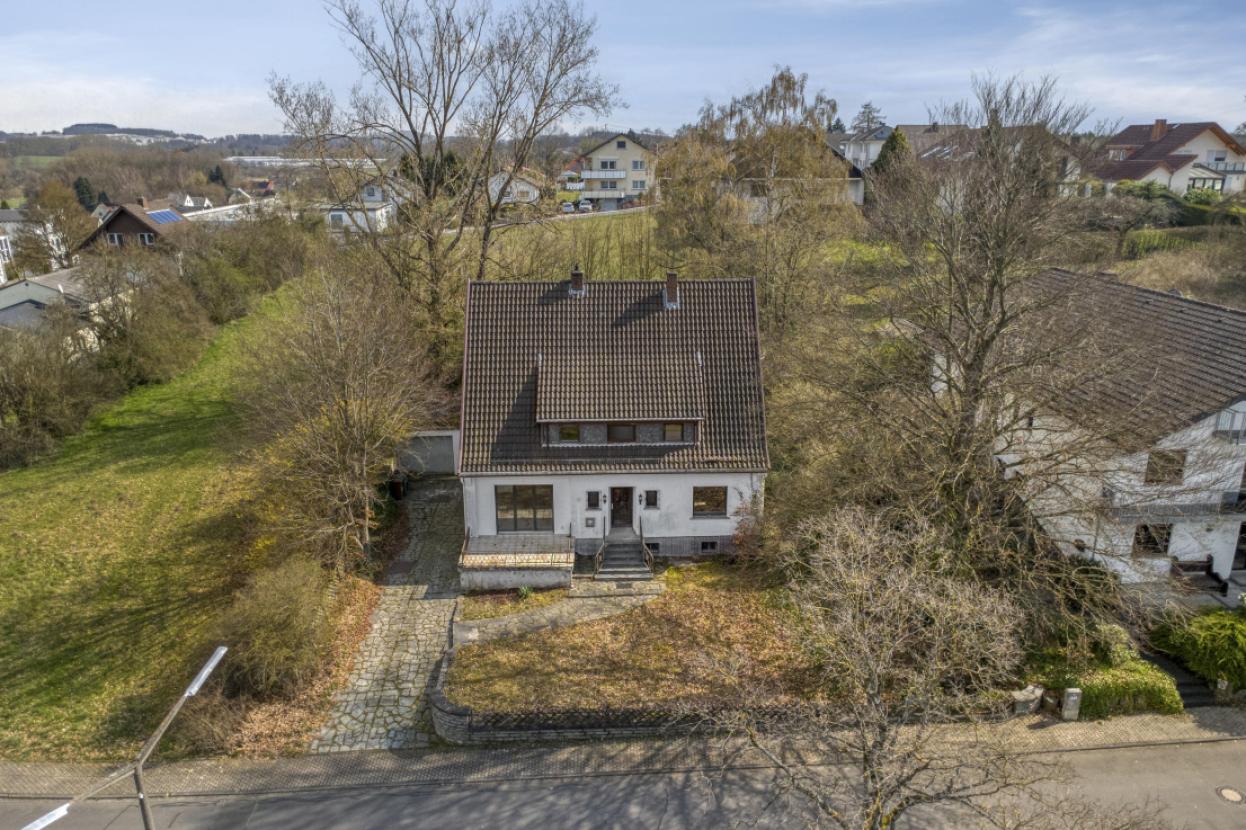 Freistehendes Haus mit Garten