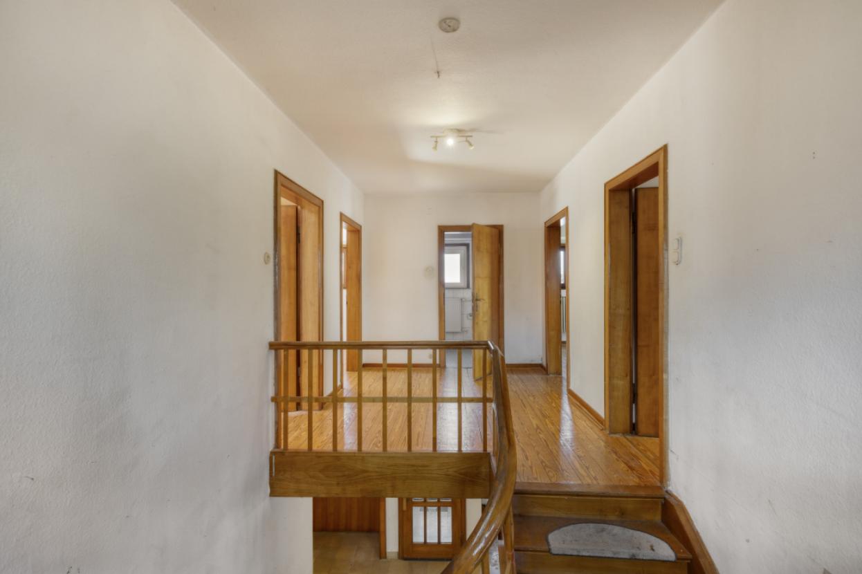 Treppenaufgang zum DG mit Gallerie