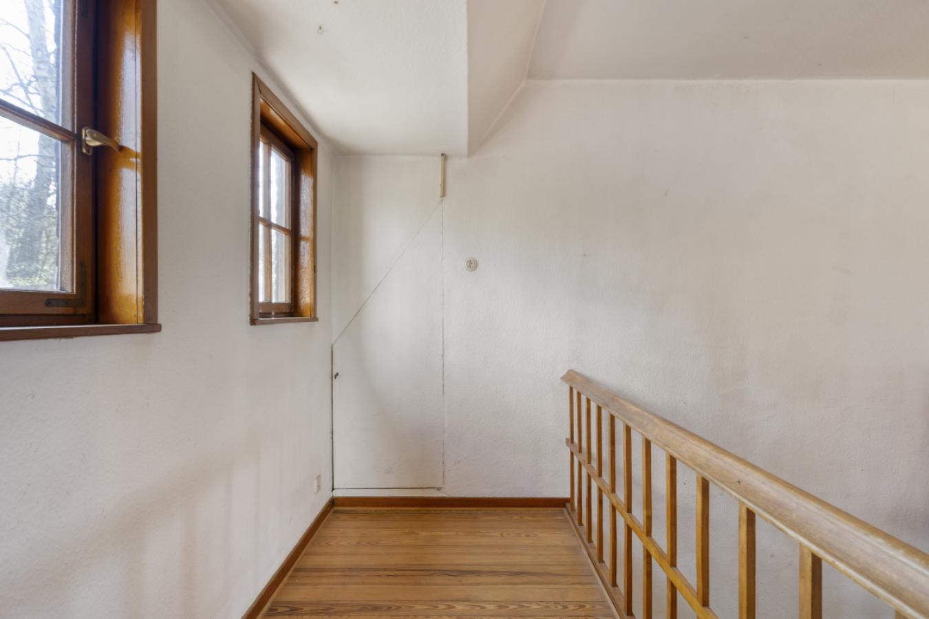 Gallerie mit verstecktem Stauraum