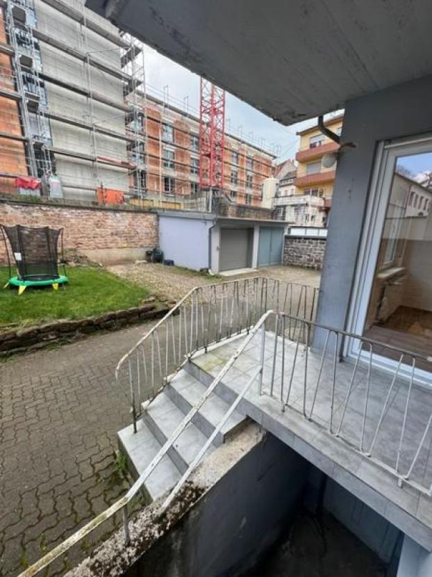 25 Treppe zum hof mit Balkon
