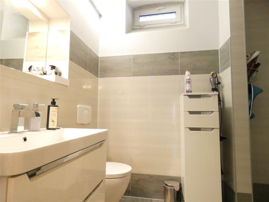 modernes Badezimmer Souterrrain