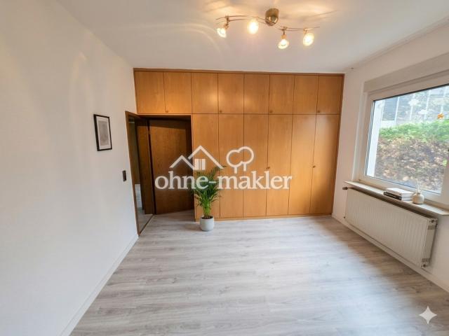 Schlafzimmer mit Einbauschrank