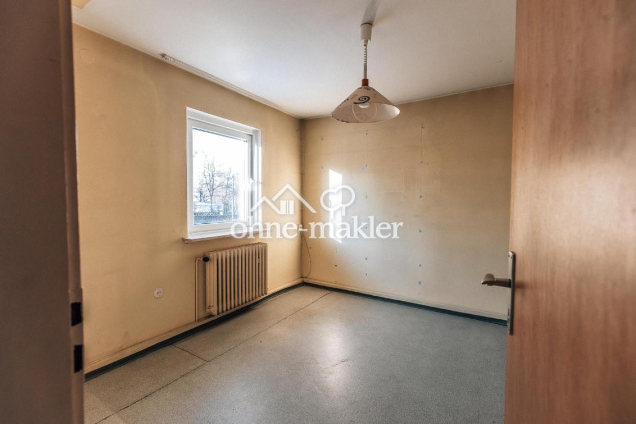 Arbeitszimmer 1.OG Strasse