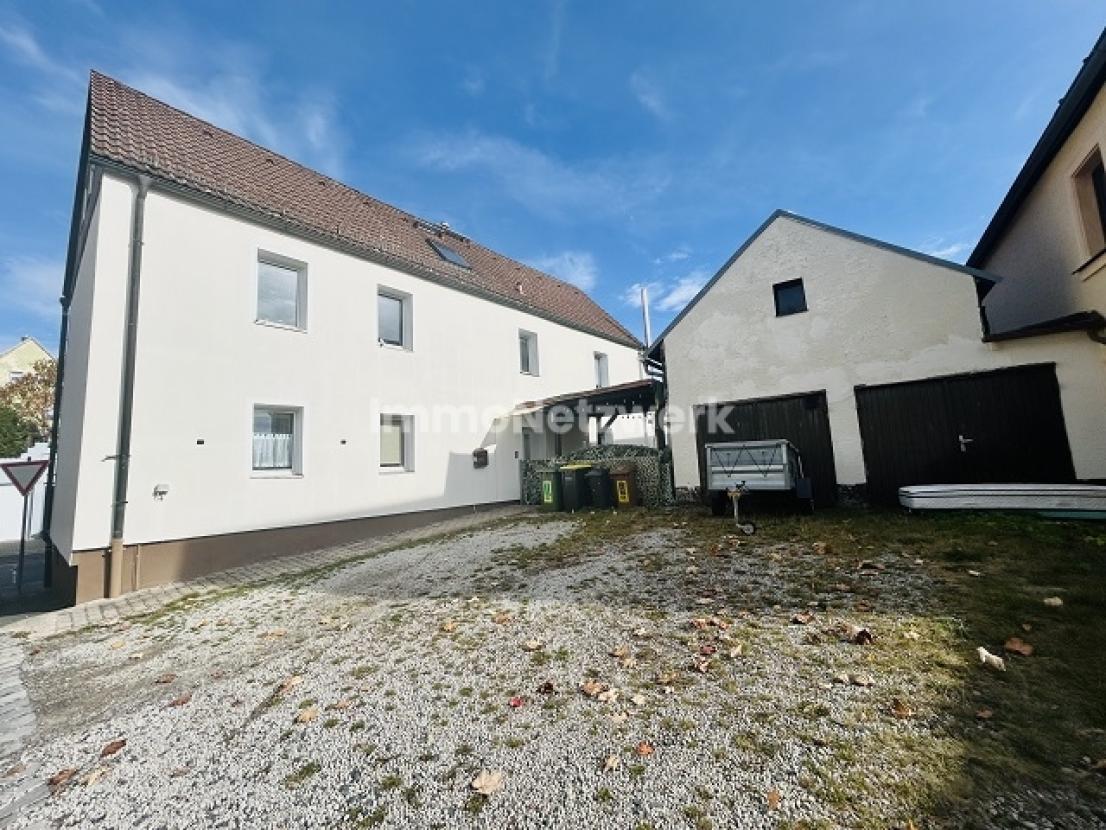 Ansicht gesamt mit Garagen