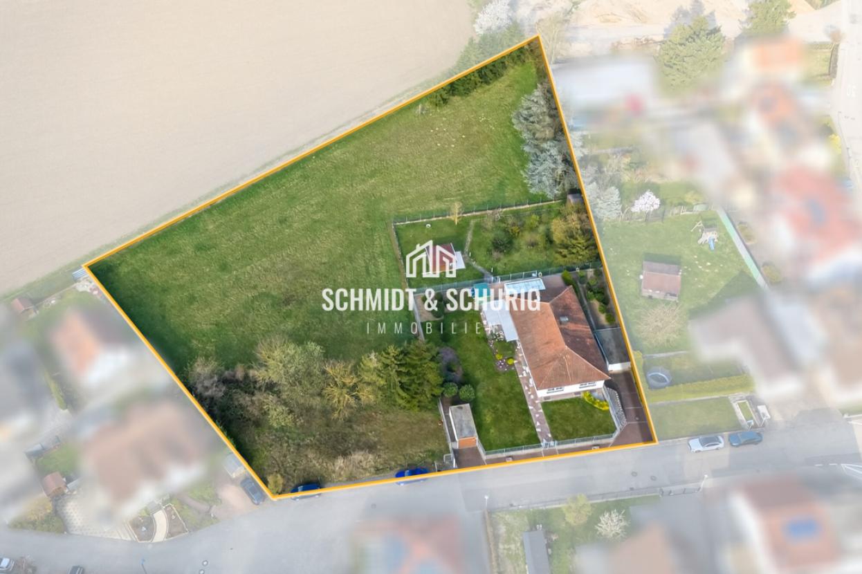 Grundstück