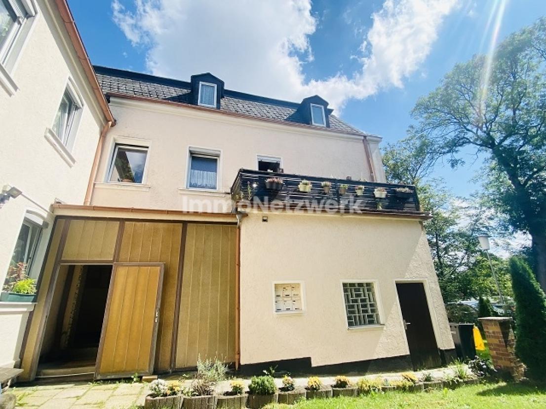 Ansicht Balkon und Eingang Hau
