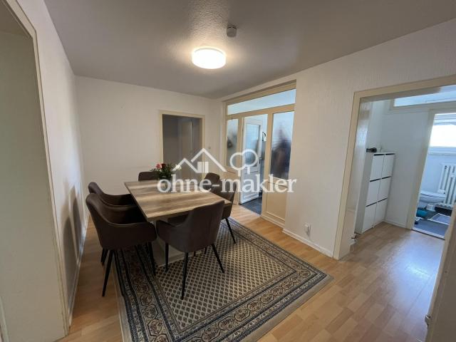 Blick zur Garderobe + Gäste-WC