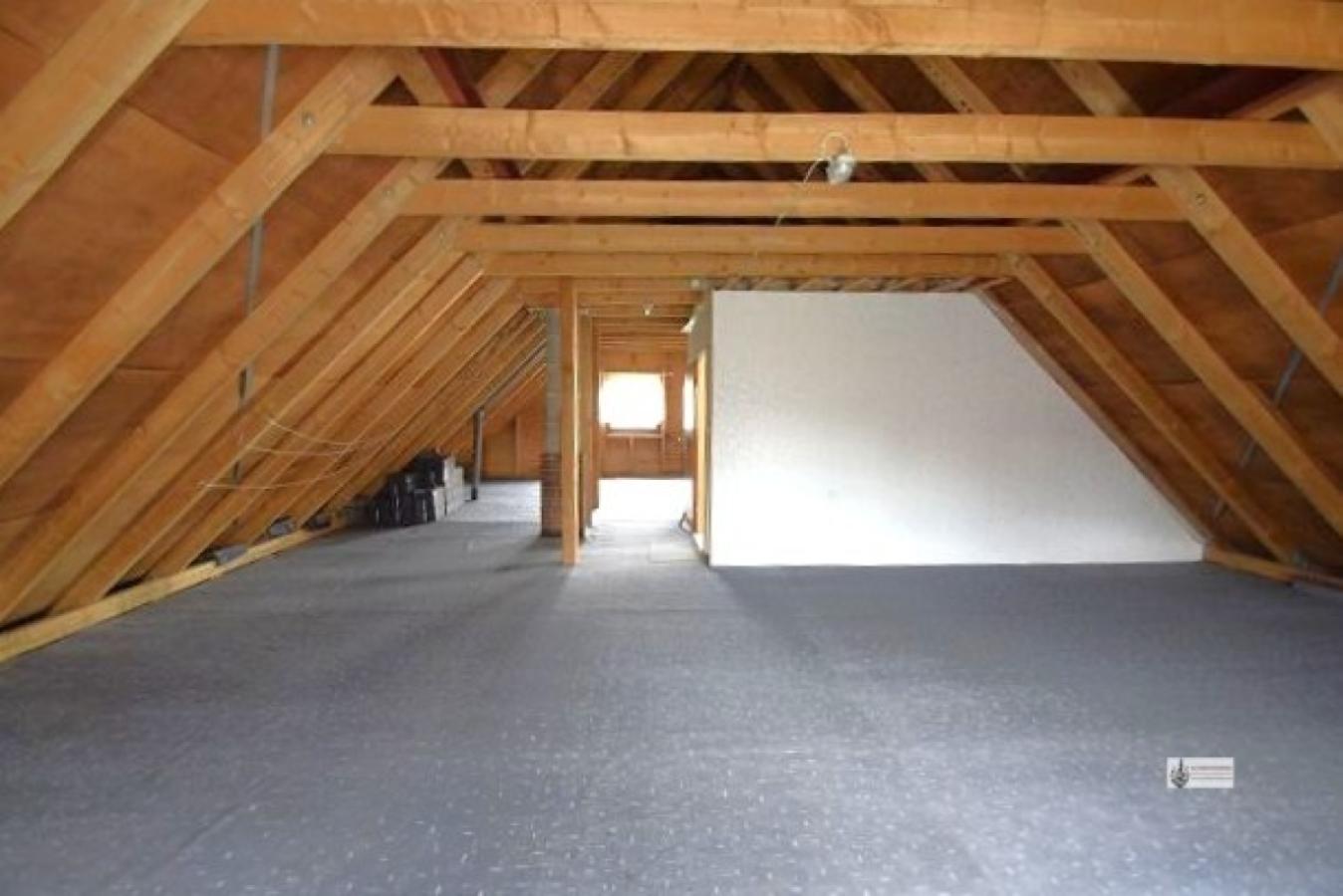 130 m² ausbaubarer Dachboden