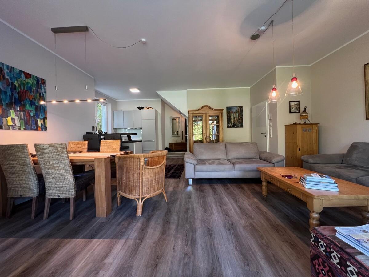 Wohnzimmer mit Küchenbereich 