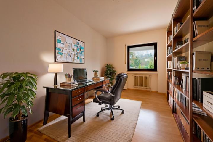 Ansicht Arbeitszimmer (Beispiel-Möblierung)