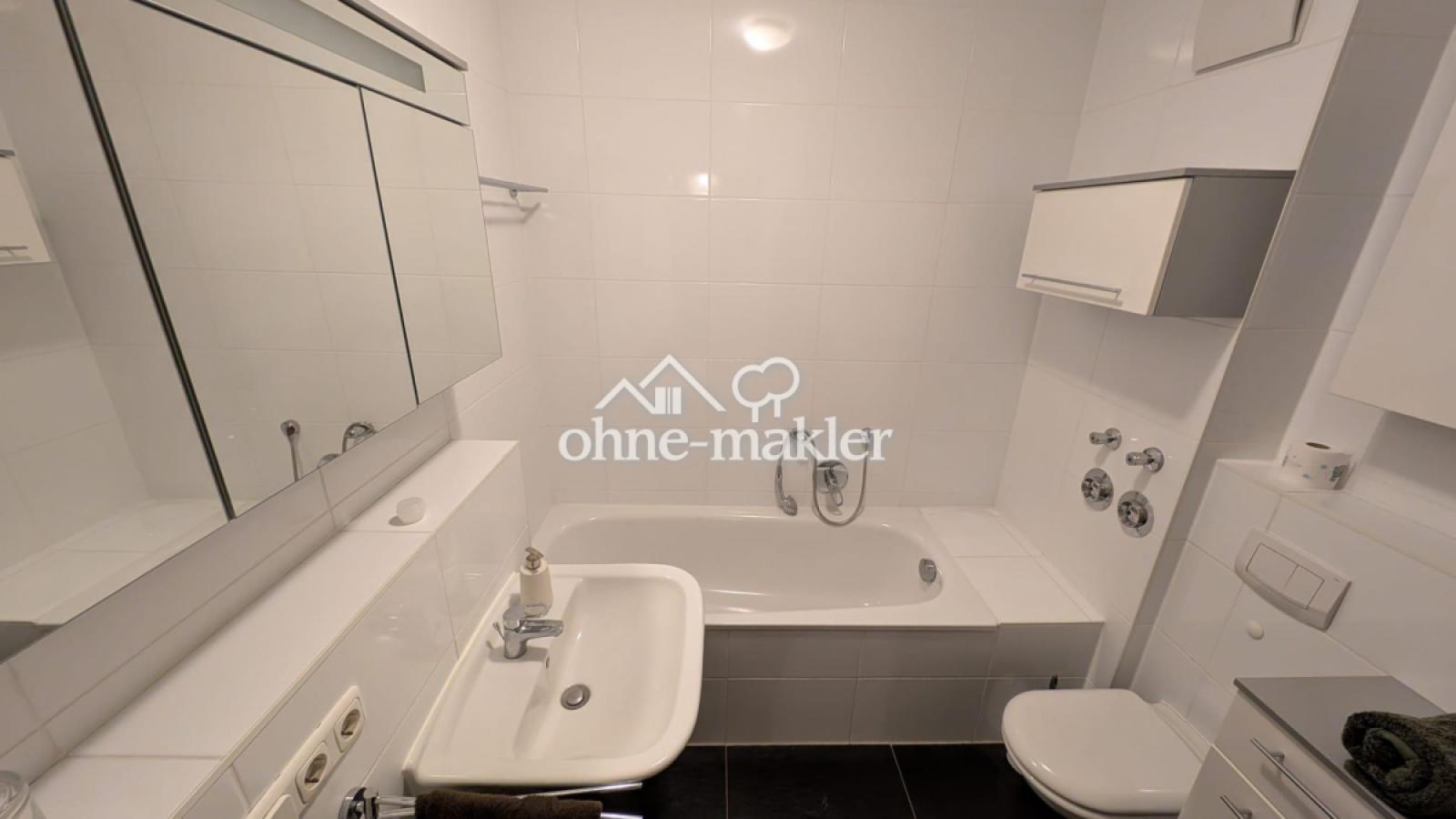Badezimmer (1. OG)