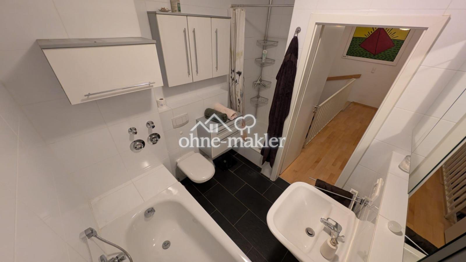 Badezimmer (1. OG)