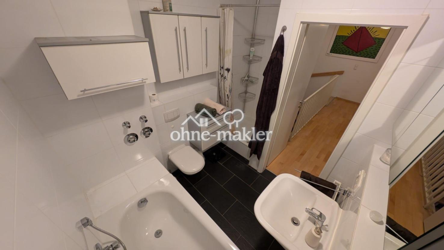 Badezimmer (1. OG)