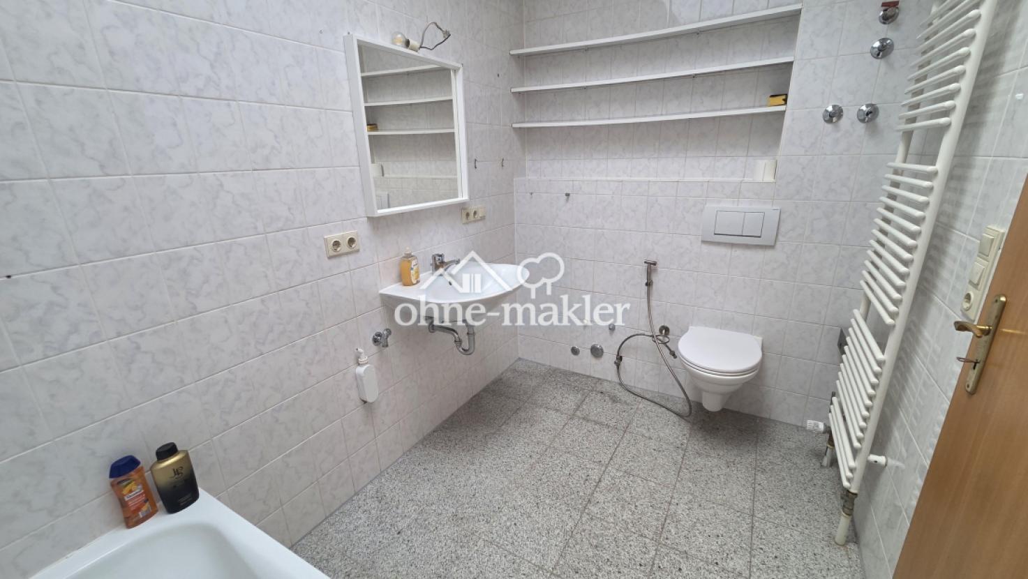 Badezimmer mit Tageslicht