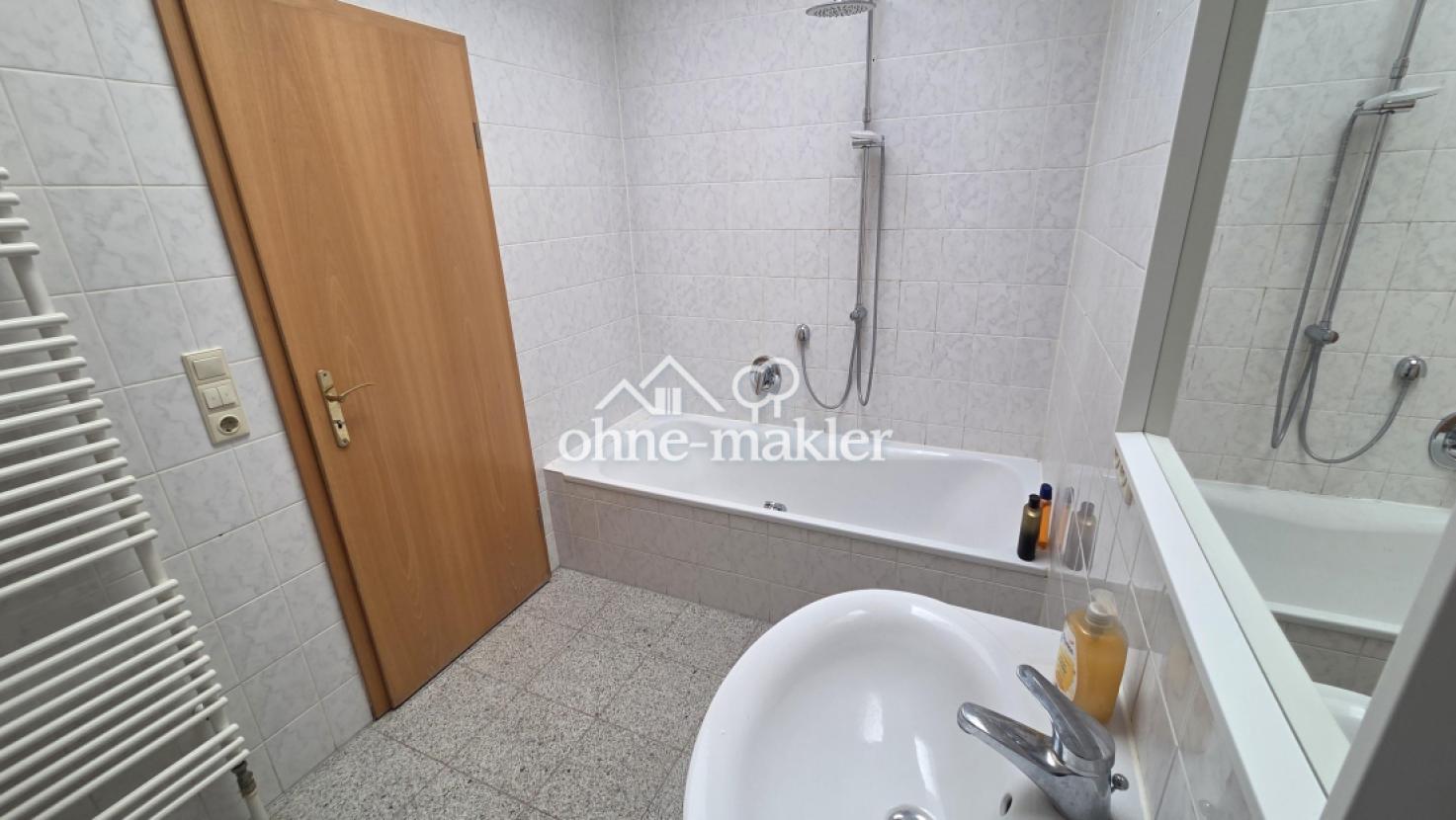 Badezimmer mit Tageslicht