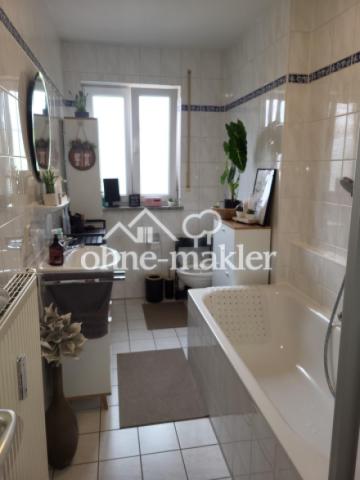 Bad mit Wanne und Dusche
