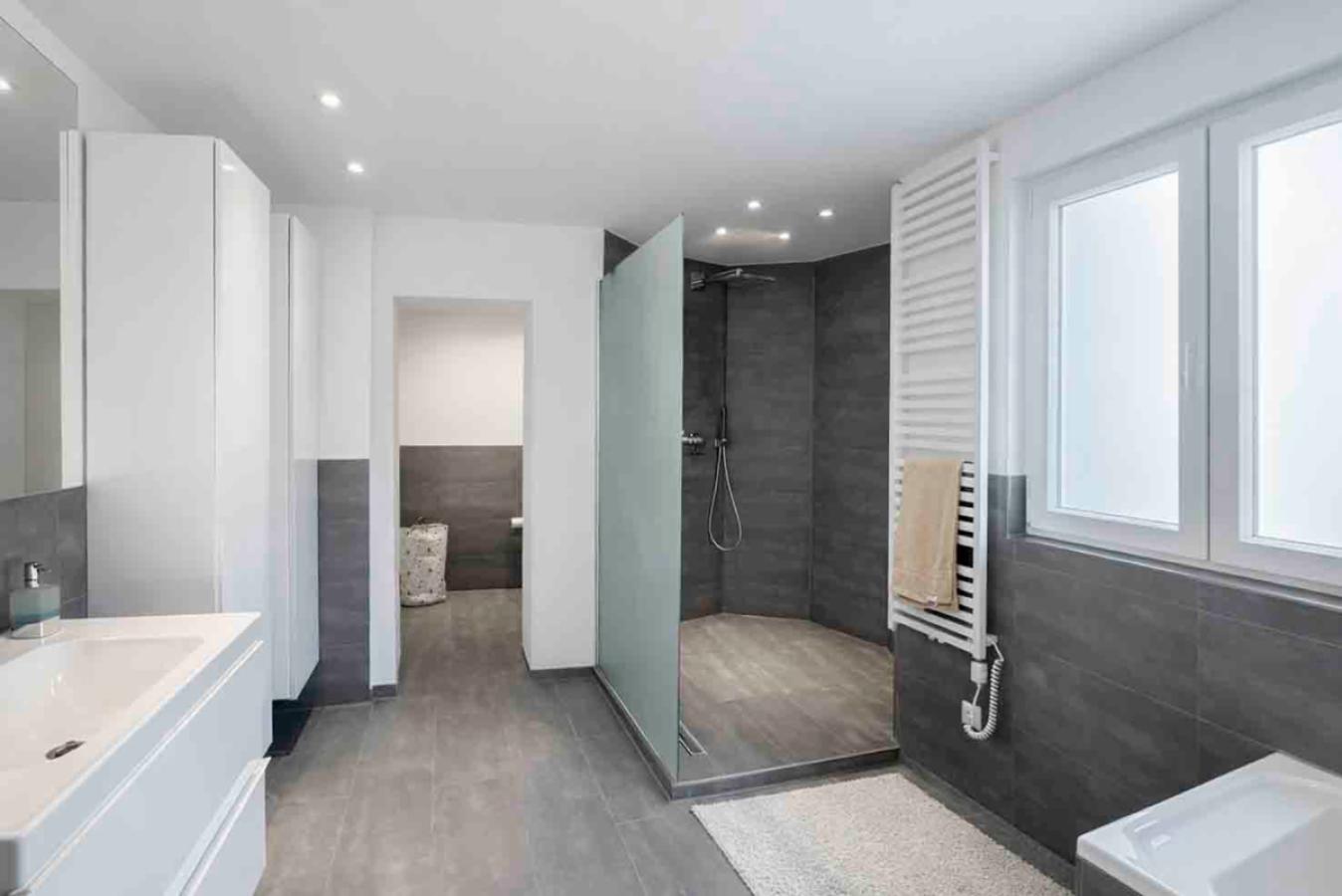 Bad mit XXL Dusche und separatem WC-Bereich