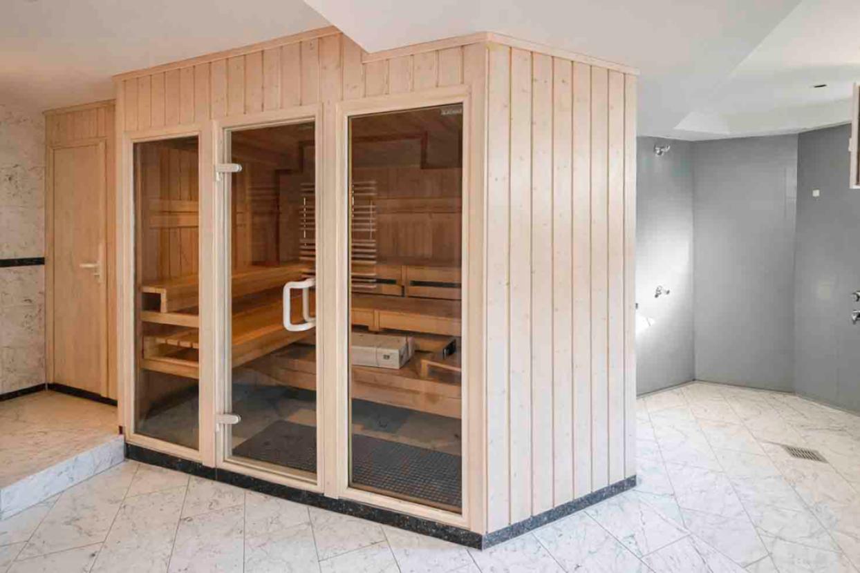 Saunabereich mit Dusche - der perfekte Wellnessbereich