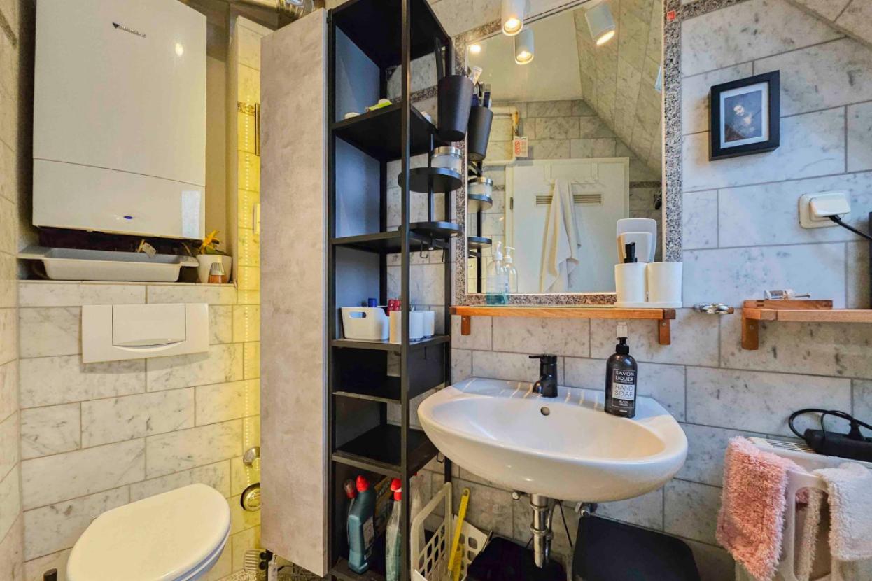 WC mit Waschbecken