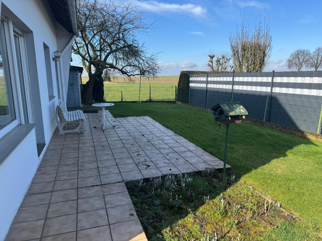 Terrasse mit Garten