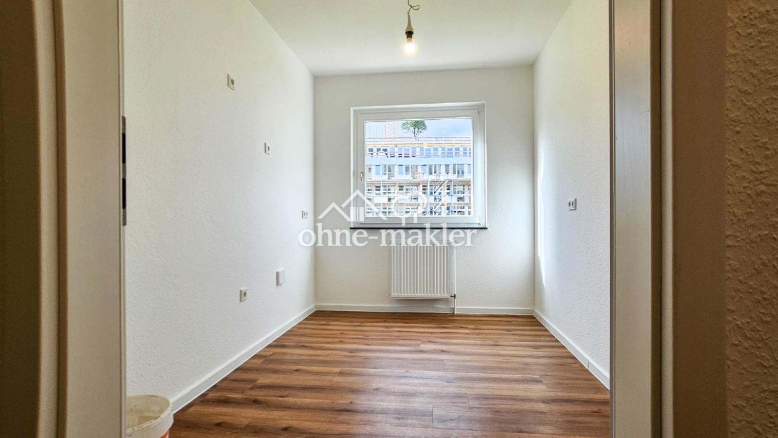 Helle Küche mit Fenster