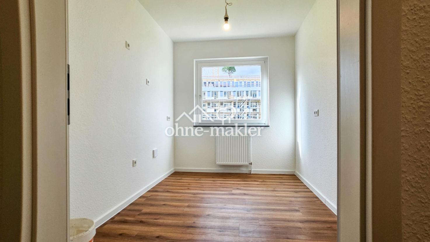 Helle Küche mit Fenster
