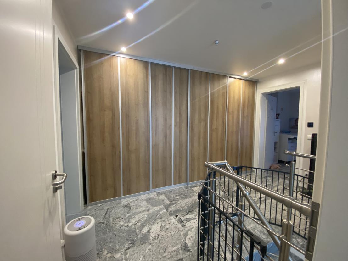 OG Flur mit Einbauschrank