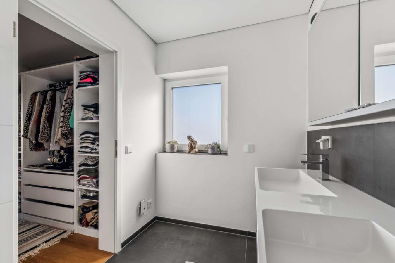 Badezimmer/Ankleide DG
