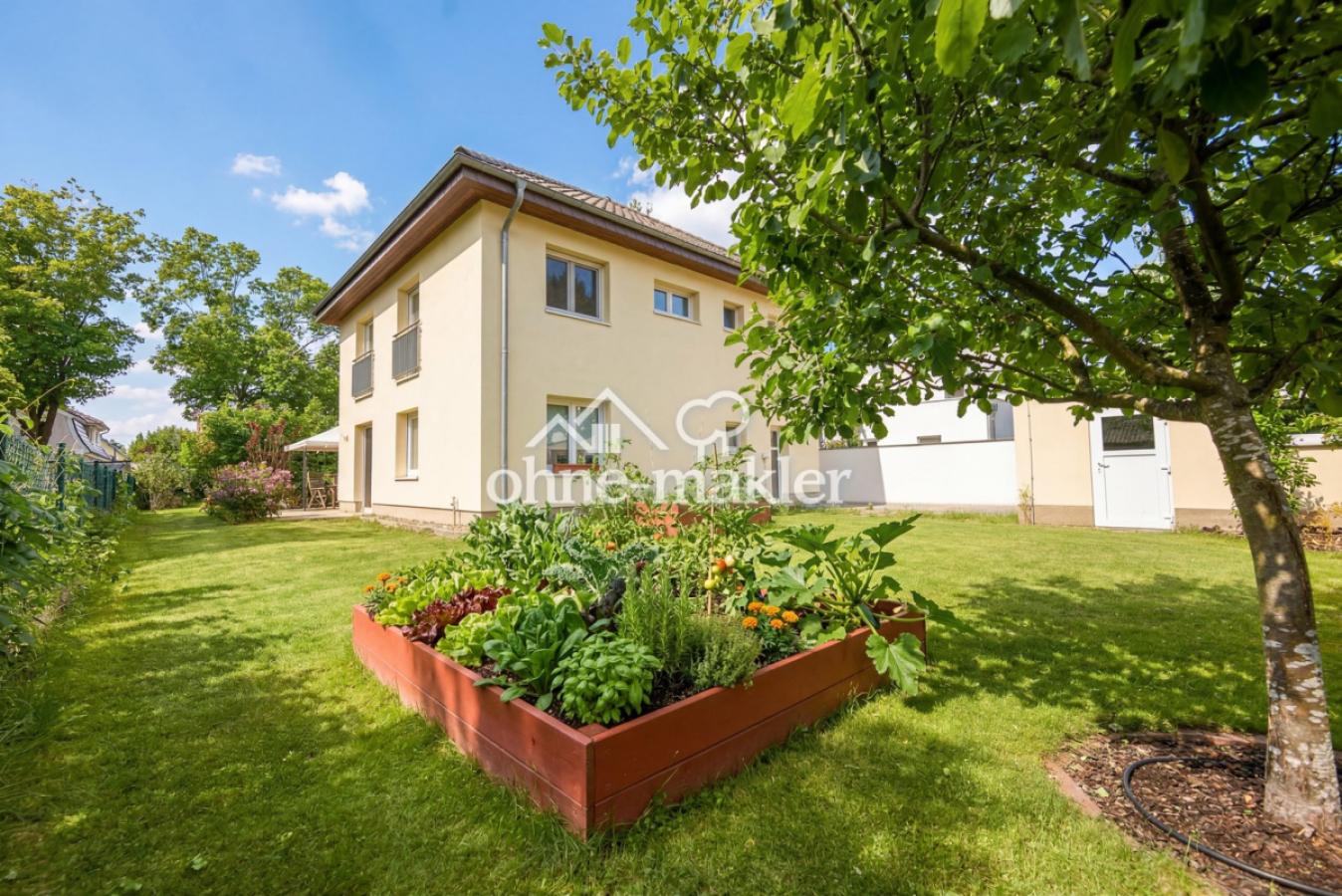 Rückseite Blick mit Garage