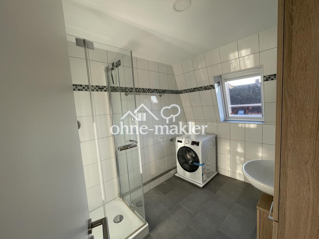 Duschbad mit Washmaschine