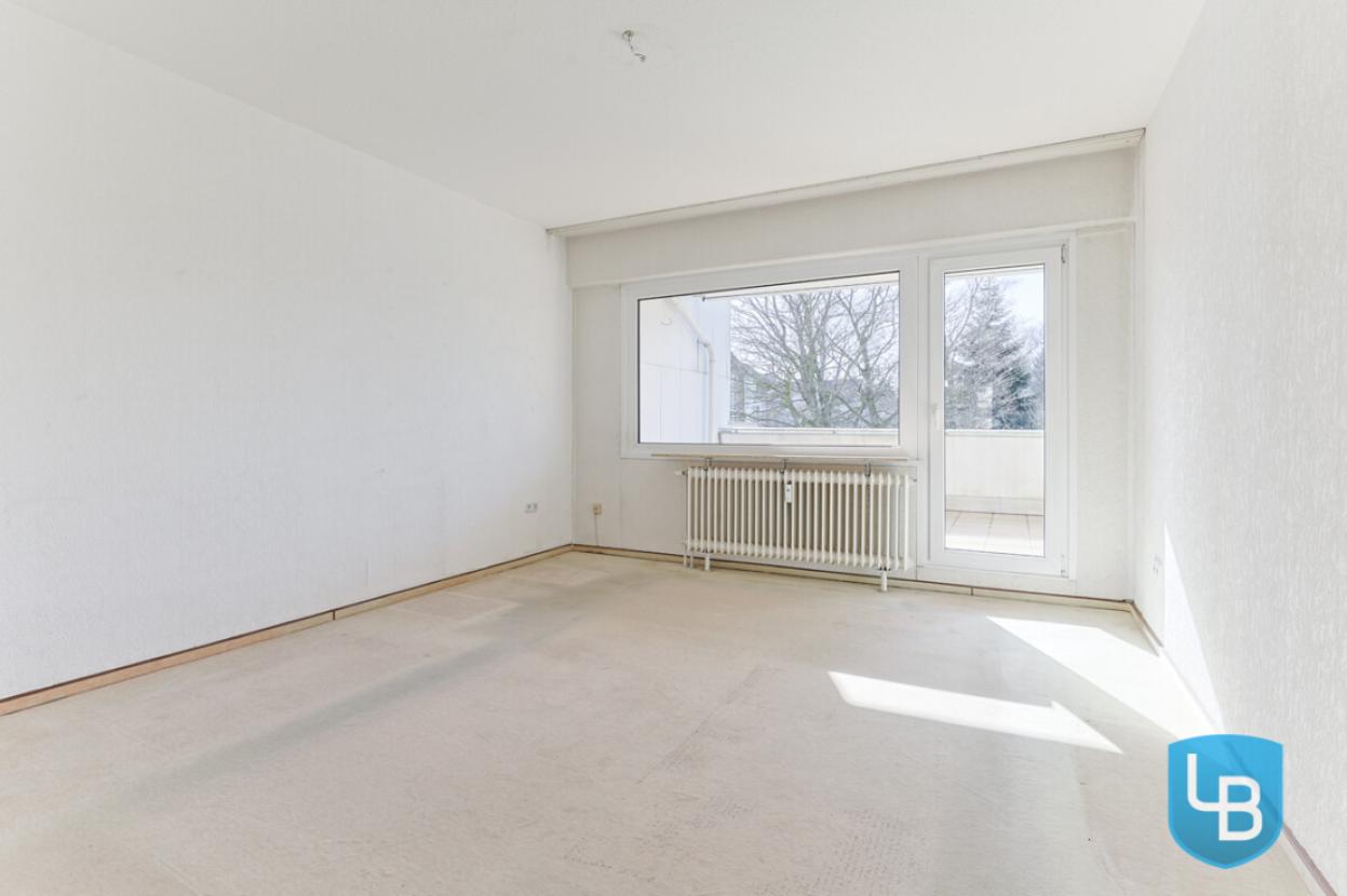 Zimmer mit Zugang zum Balkon