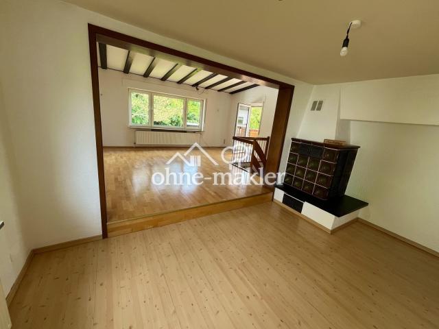 Wohnzimmer mit Kachelofen