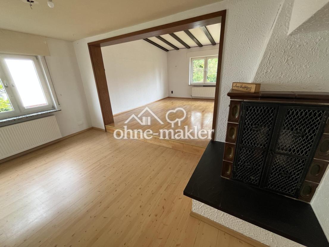 Wohnzimmer mit Kachelofen