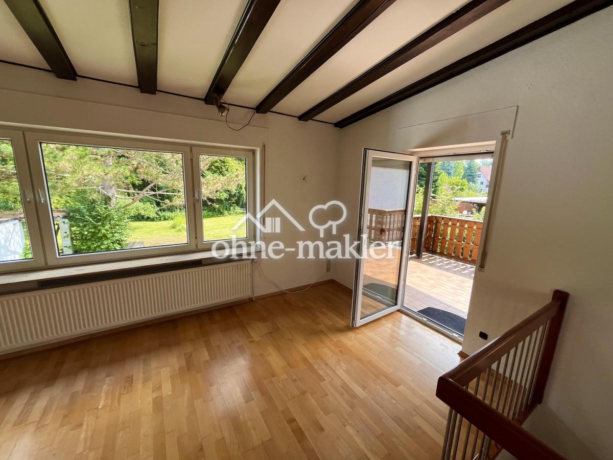 Blick vom Wohnzimmer in Garten