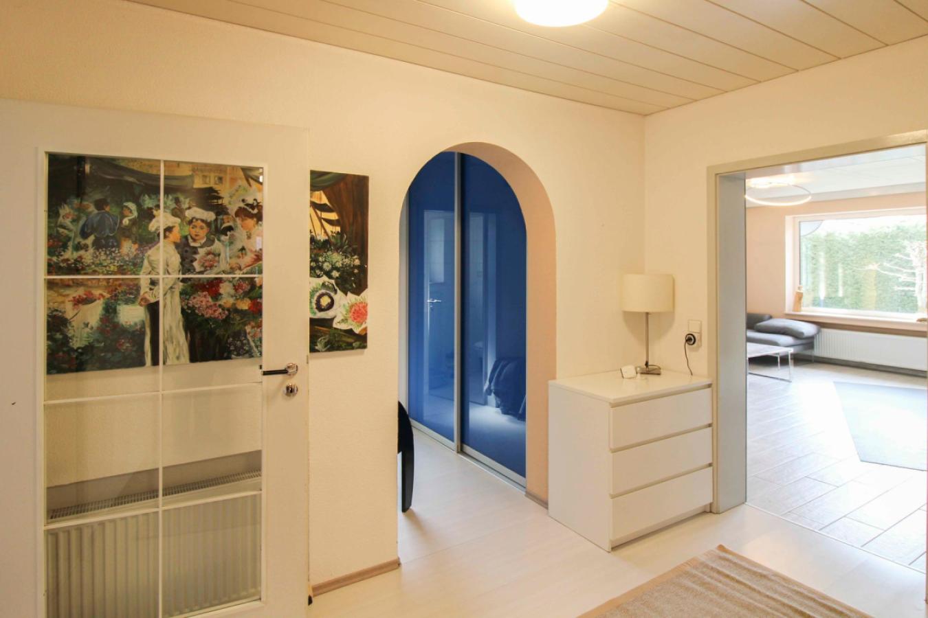 Diele mit Blick zum kleinen Flur